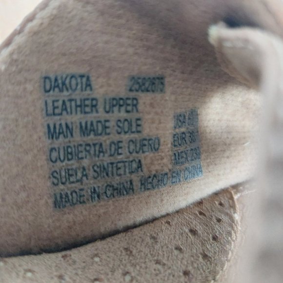 Earth Spirit Tan Sandals - Picture 12 of 15